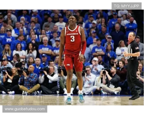 湖人次轮捡漏！蒂耶罗空降洛杉矶晒照，美媒盛赞突破如加农炮