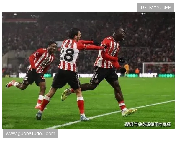 西甲双雄竞逐桑德兰飞翼罗伯茨，英超升班马铁心留核心